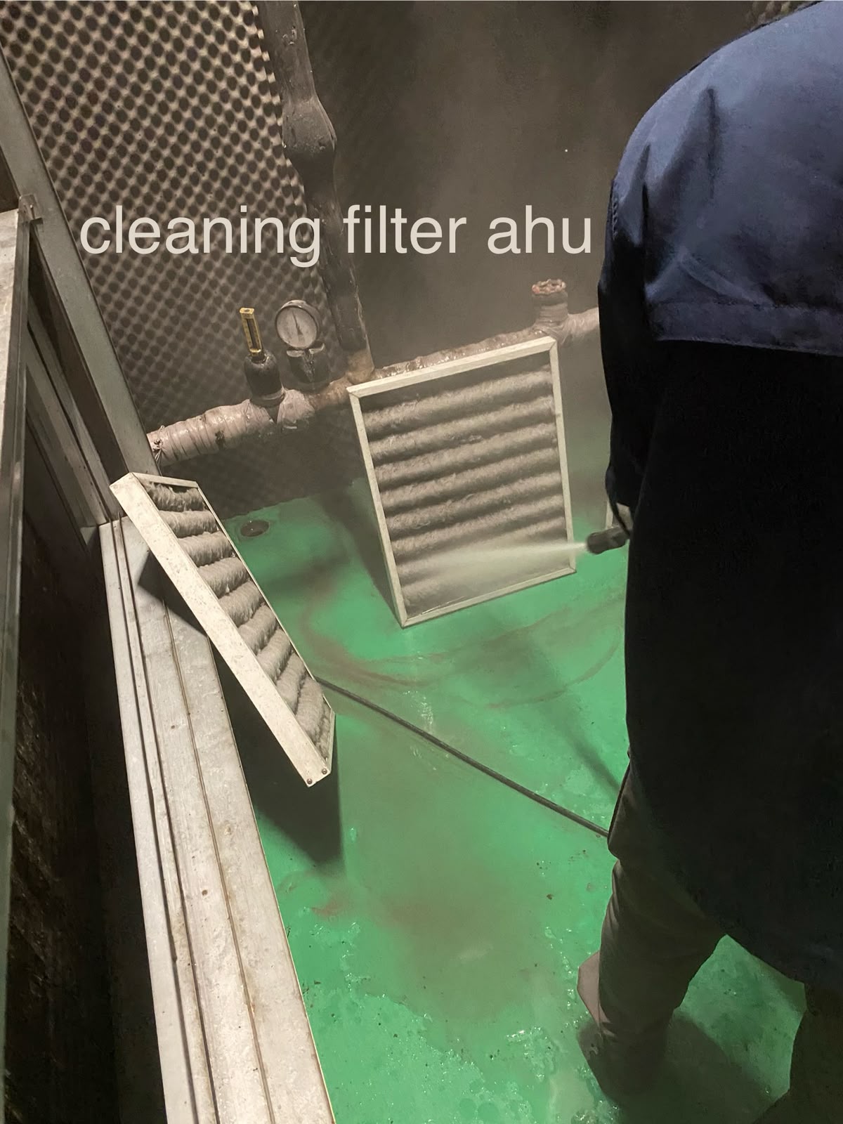 Cleaning Filter AHU